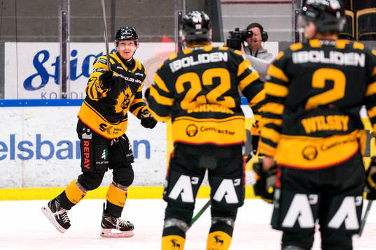 Skellefteås Niclas Burström jublar