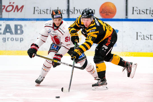 Skellefteås Jonatan Berggren och Örebros Kristian Näkyvä