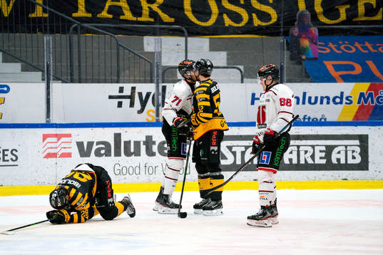 Skellefteås Jesper Frödén grinar illa