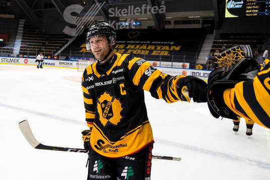 Skellefteås Oscar Möller jublar