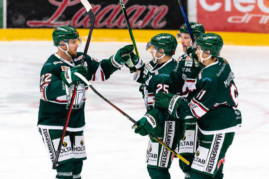 Tingsryds Marcus Paulsson och Roman Semjonov jublar