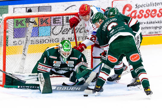 Tingsryds målvakt Andreas Ljunggren sträcker sig