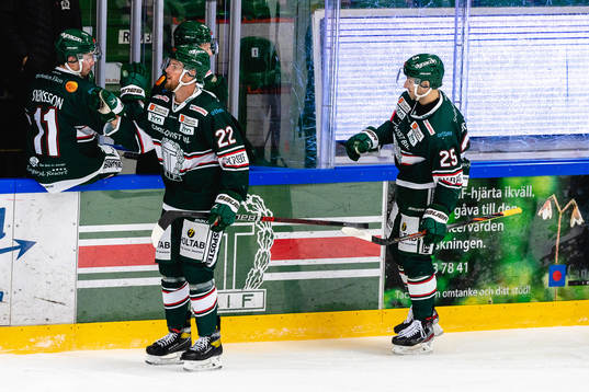 Tingsryds Marcus Paulsson och Roman Semjonov jublar