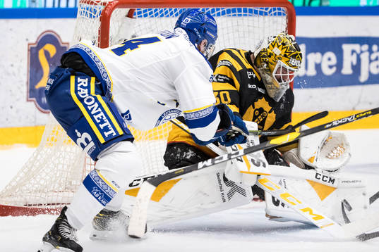 Leksands Carter Ashton oroar framför Skellefteås målvakt