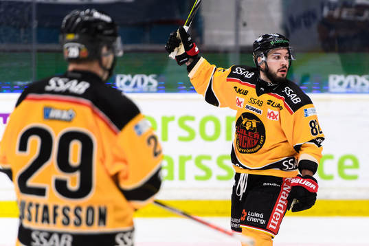 Luleås Chris Desousa jublar