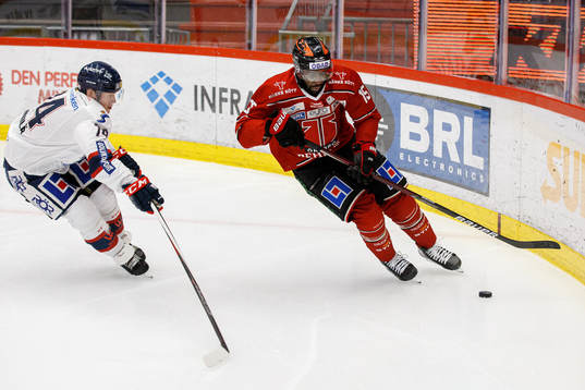 Linköpings Petteri Nikkilä  och Örebros Daniel Muzito