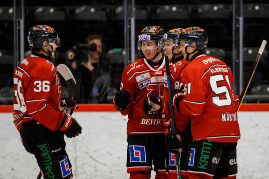 Örebros Joonas Rask jublar med Emil Larsson och Kristian