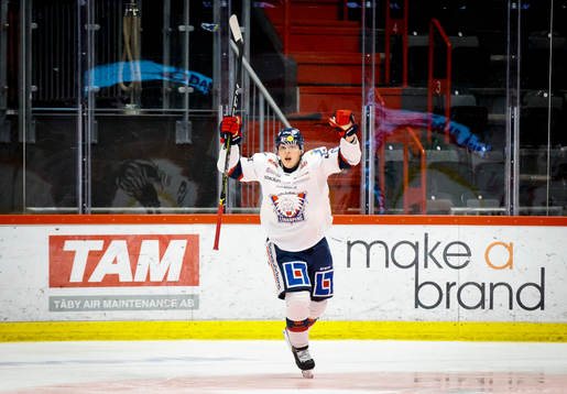 Linköpings Max Lindroth gör 3-1 och jublar
