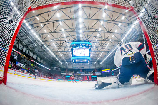 Örebros Daniel Muzito Bagenda (ej i bild) gör 1-0 på