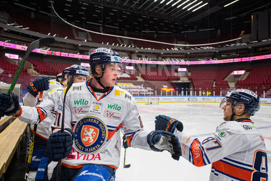 Växjös Fredrik Karlström och Robert Rosén jublar
