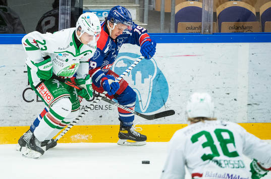 Oskarshamns Tyler Kelleher och Rögles Melker Eriksson