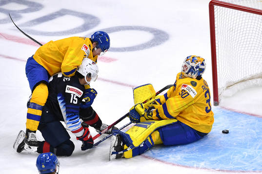 Bla gjennom flere bilder av 2021 IIHF World Junior Championship, day 7, Sweden - USA