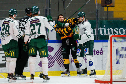 Skellefteås Darren Nowick och Färjestads Pontus