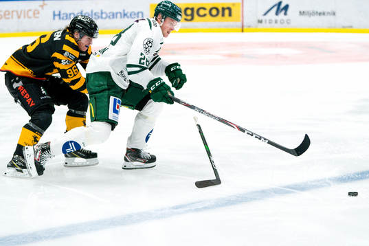 Färjestads Joel Nyström och Skellefteås Rickard Hugg