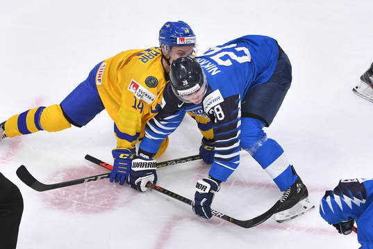 Arvid Costmar of Sweden and Henri Nikkanen face off again