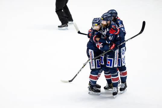 Linköpings Andrew Gordon och Jonas Junland jublar