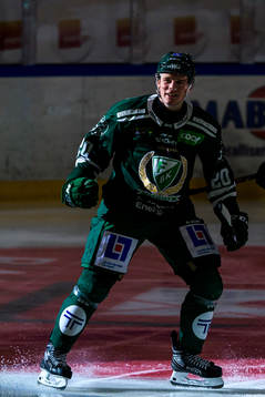 Färjestads Olle Lycksell  jublar