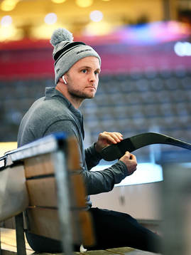 Brynäs Chad Billins före ishockeymatchen i SHL mellan