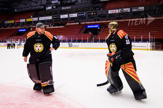 Brynäs målvakt Viktor Andrén och målvakt Samuel Ersson