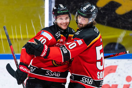 Luleås Einar Emanuelsson och Daniel Sondell jublar