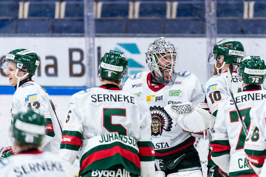 Frölundas målvakt Niklas Rubin jublar