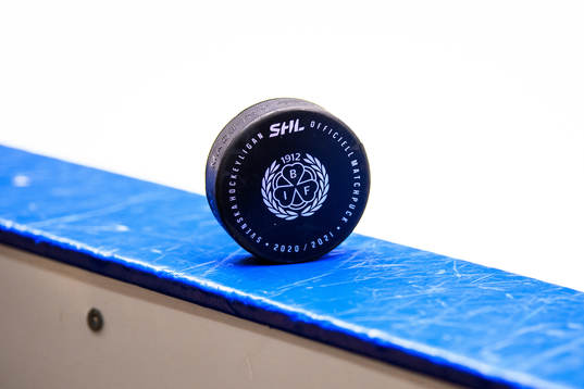 En matchpuck med Brynäs logo