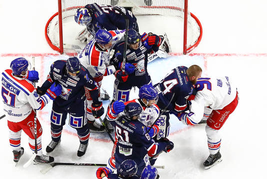 Rörigt framför Linköpings mål med Linköpings Jonas