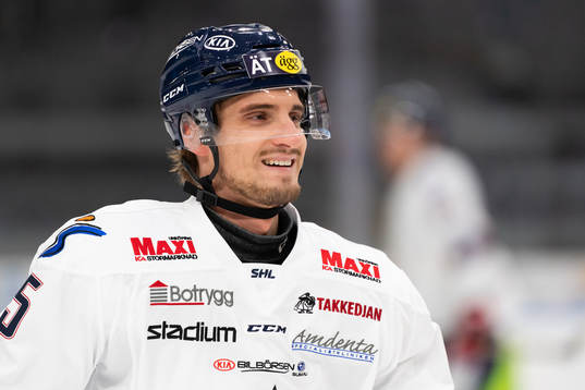 Linköpings Mattias Bäckman innan ishockeymatchen i SHL