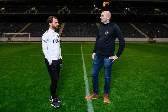 s huvudtränare Bartosz Grzelak och nya assisterande