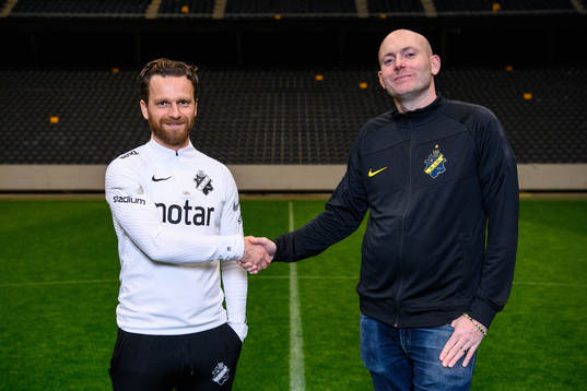 s huvudtränare Bartosz Grzelak och Andreas Janmyr