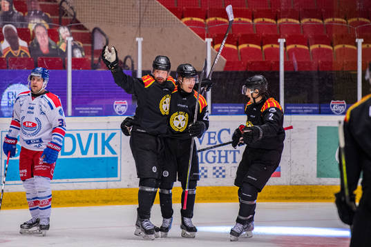 Brynäs Oscar Birgersson jublar