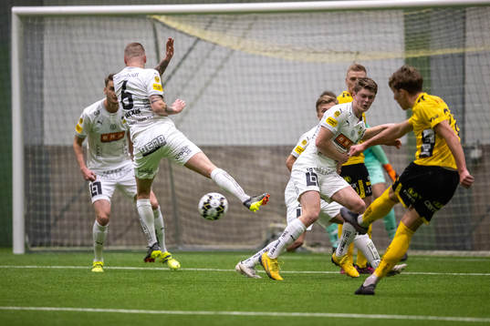 Häckens Alexander Faltsetas och Kevin Yakob