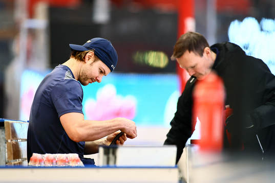 Linköpings Andrew Gordon före ishockeymatchen i SHL