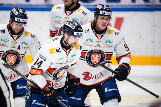 Växjös Emil Pettersson jublar