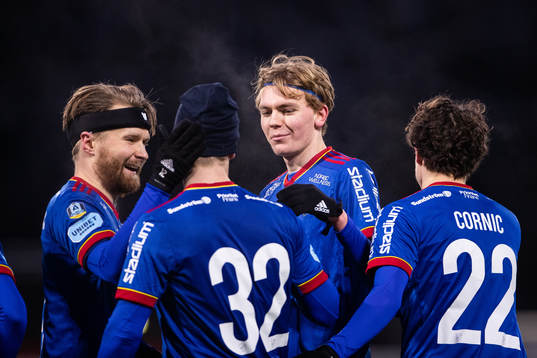 Djurgårdens Hampus Finndell jublar med Jacob Une Larsson, Melker Jonsson och Leo Cornic efter 0-3
