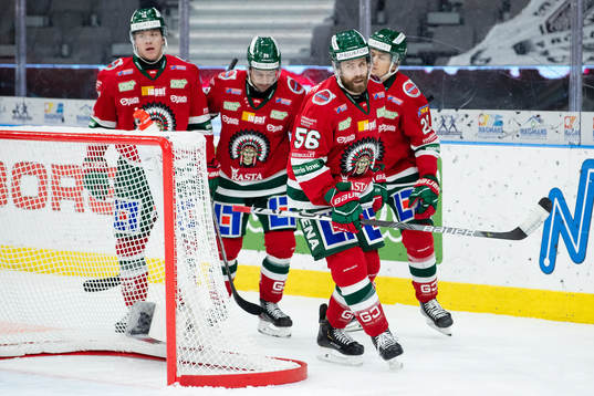 Frölundas Jonathan Sigalet jublar med lagkamrater