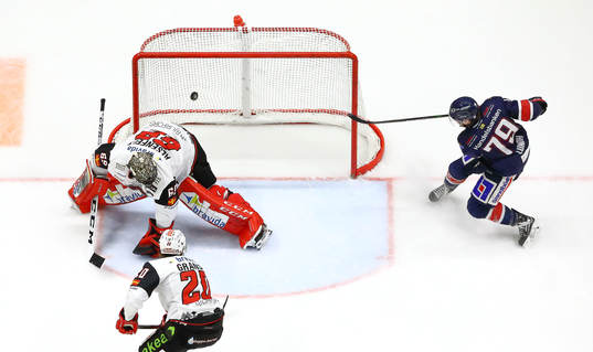 Mål 3-1 av Linköpings Patrik Lundh förbi Malmö Redhawks