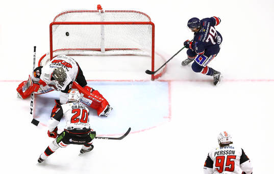 Mål 3-1 av Linköpings Patrik Lundh förbi Malmö Redhawks