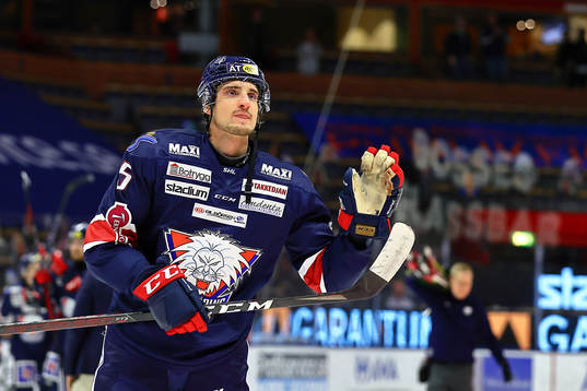 Linköpings Mattias Bäckman jublar