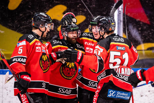 Luleås Arttu Ilomäki jublar