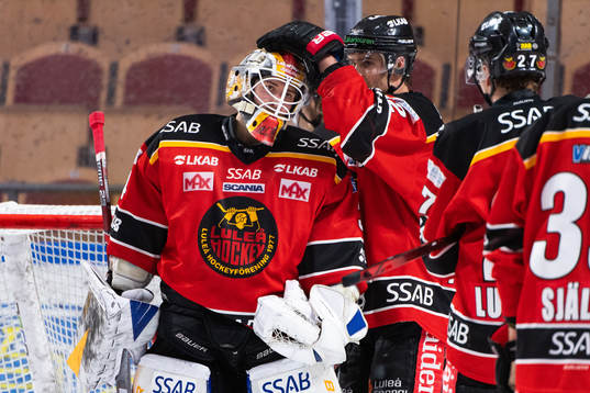 Luleås målvakt Joel Lassinantti jublar