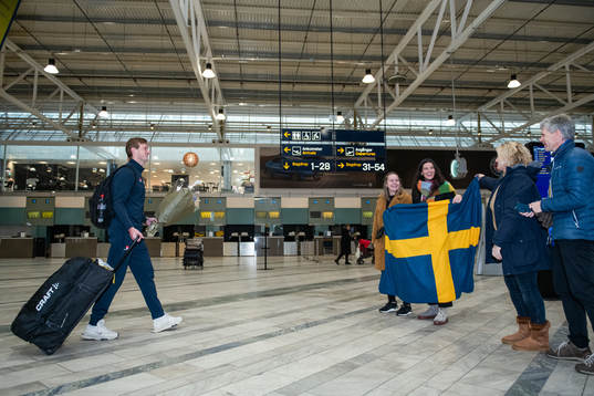 Jonathan Carlsbogård möter familjen när delar av det