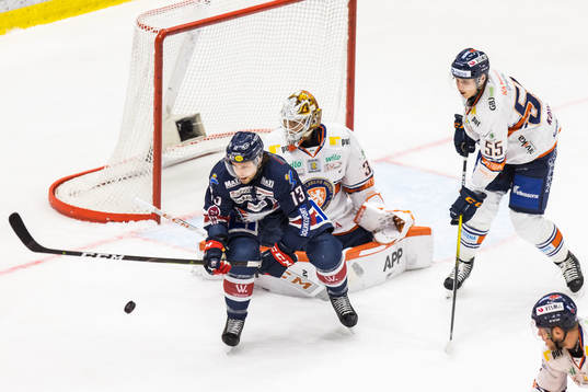 Linköpings Andrew Gordon mot Växjös Jack Drury och Miika