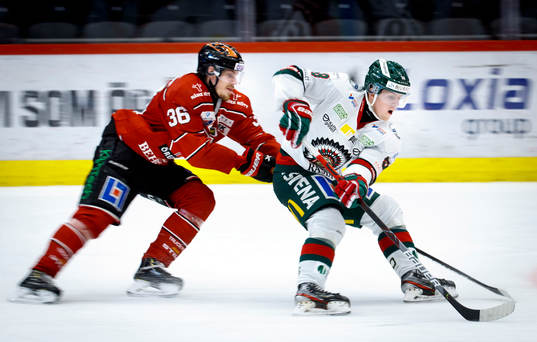 Örebros Emil Larsson och Frölundas Jesper Sellgren