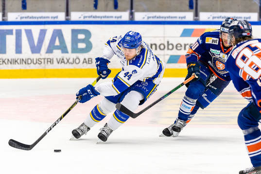 Leksands Carter Ashton jagas av Växjös Erik Josefsson