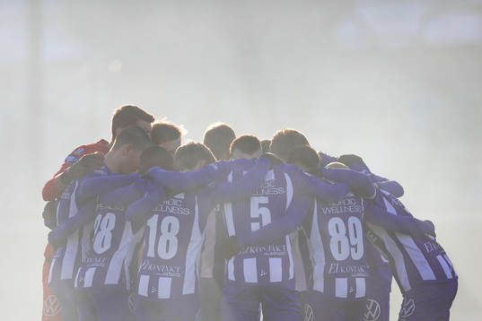 IFK Göteborgs spelare samlade innan  fotbollsmatchen i