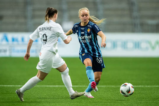 Brommapojkarnas Jennifer Sjösten och Djurgårdens Tilda Sjöqvist