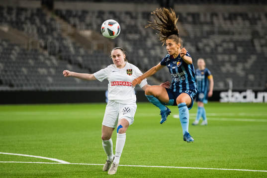 Brommapojkarnas Jennifer Sjösten och Djurgårdens Tilde Lindwall