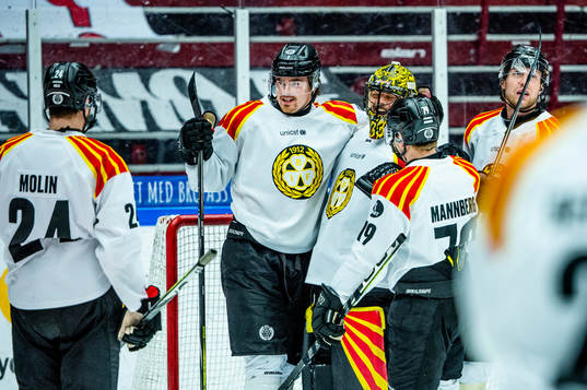 Brynäs Marcus Björk, målvakt Samuel Ersson och Daniel