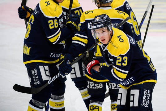 s Arttu Ilomäki jublar